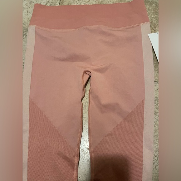 Lululemon Ebb To Train Tight Abstract Women's Sz 10 NWT - Picture 3 of 7